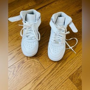 White High Top Air-forces Size 6.5
